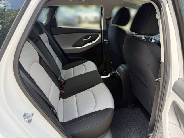 Fahrzeugabbildung Hyundai i30 Trend 1.4 +KLIMA+PDC+SHZ+BT+TEMPOMAT+RADIO+U
