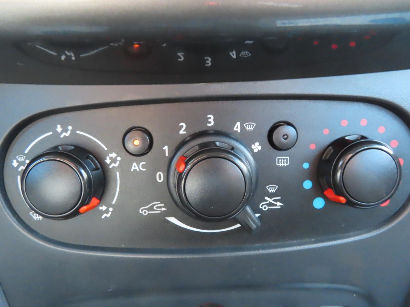 Dacia Sandero 2015 — photo 12