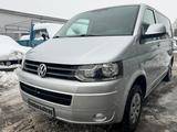 Volkswagen T5 Transporter Bus Caravelle Comfortline - silberne Volkswagen T5 Transporter
