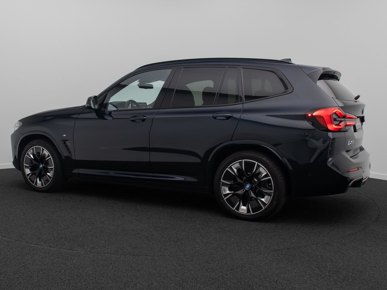 Fahrzeugabbildung BMW iX3 IMPRESSIVE H/K 360&deg;Panorma HUD DAB Sport 20"