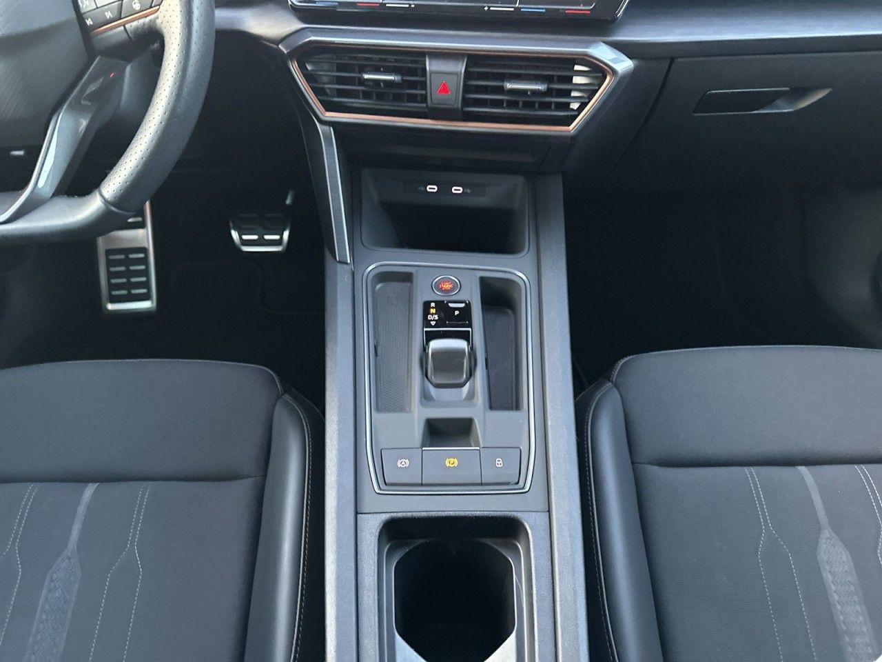 Fahrzeugabbildung CUPRA Leon VZ 1.4 e-Hybrid 245 PS DSG