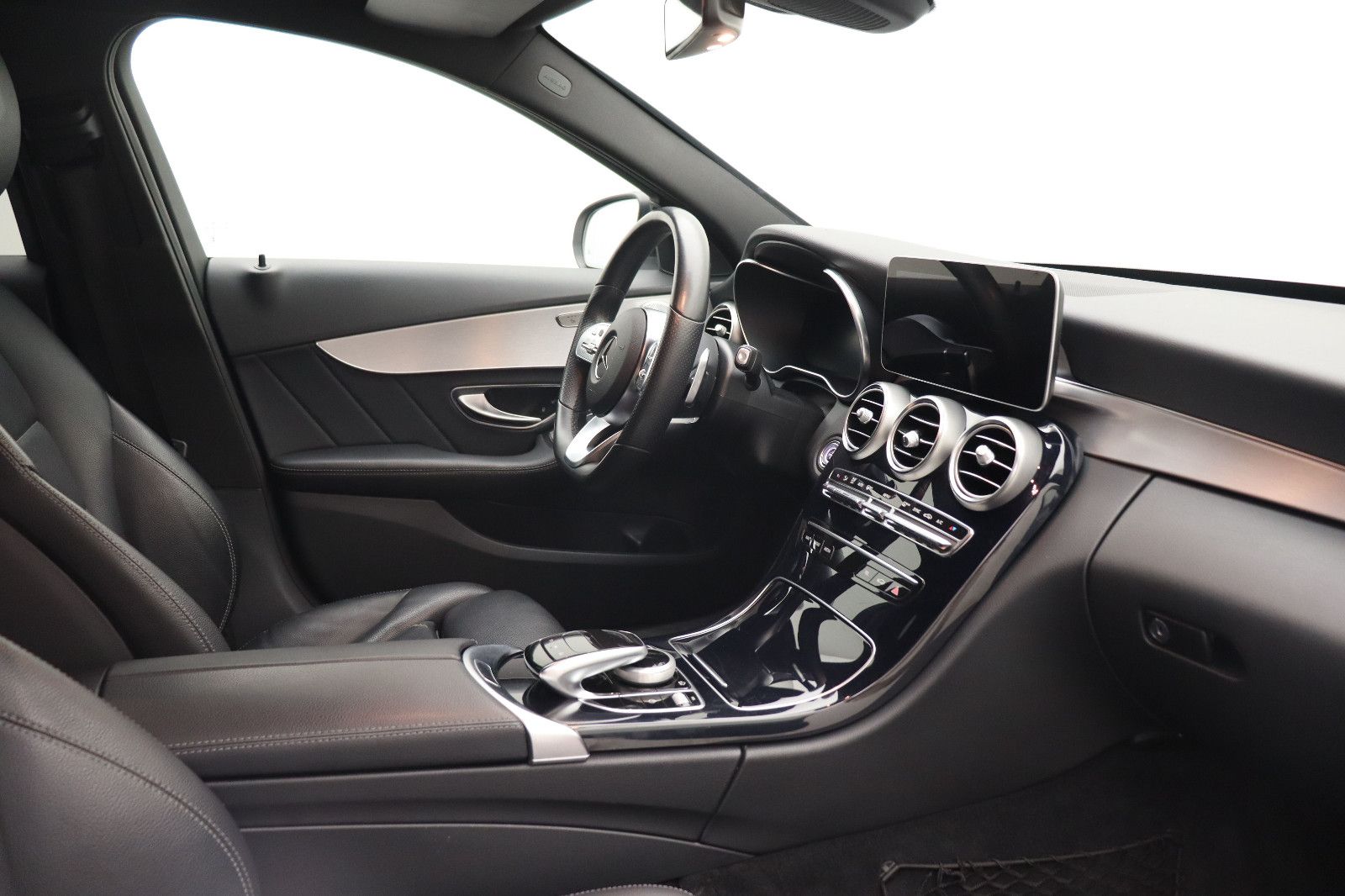 Fahrzeugabbildung Mercedes-Benz C 220d T-Modell 4Matic AMG-Line Night-Paket