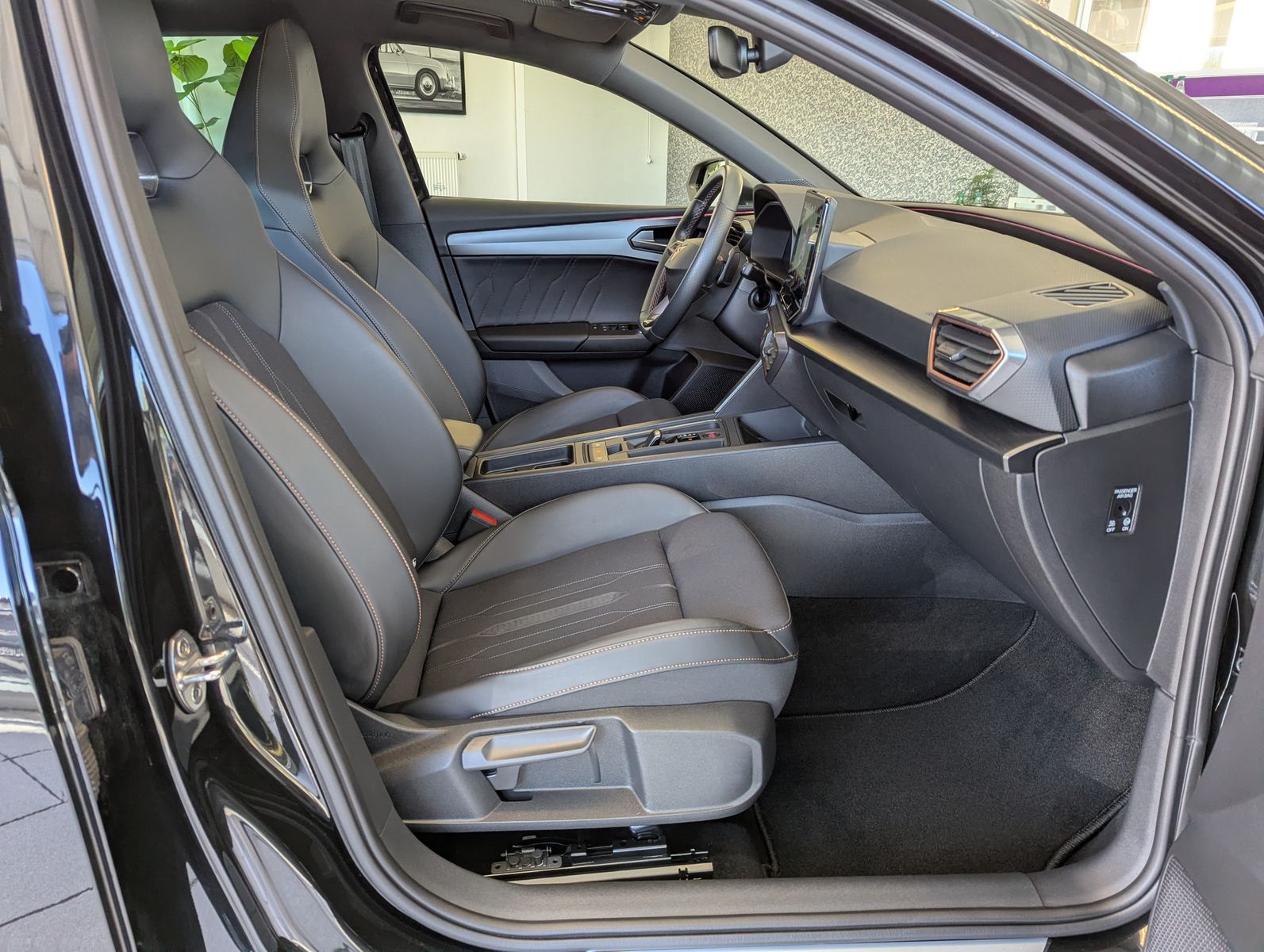 Fahrzeugabbildung CUPRA Leon VZ 2.0 TSI DSG Pano Matrix Beats Memory 19"