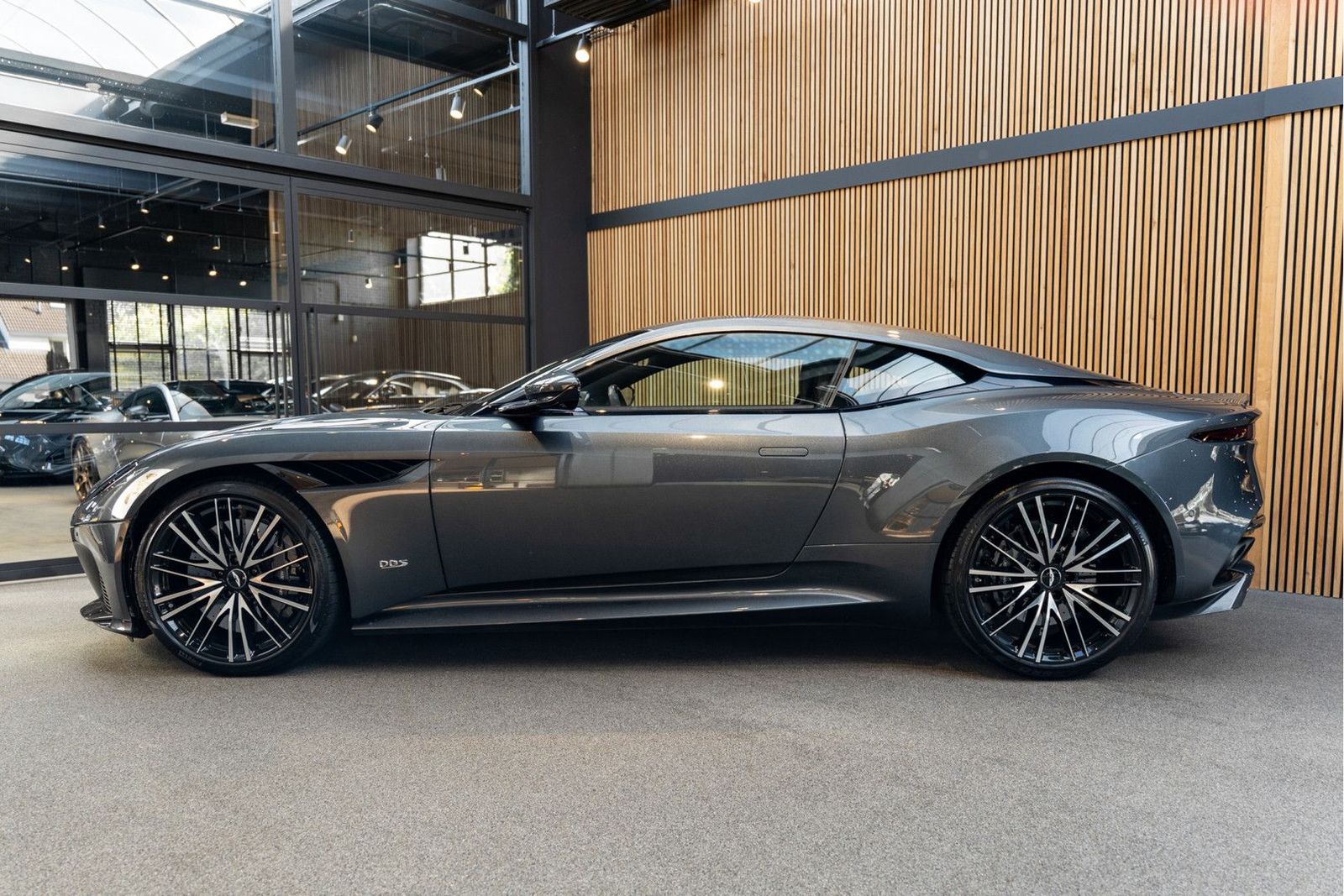 Aston Martin DBS 5.2 V12 Superleggera Carbon imagem 2