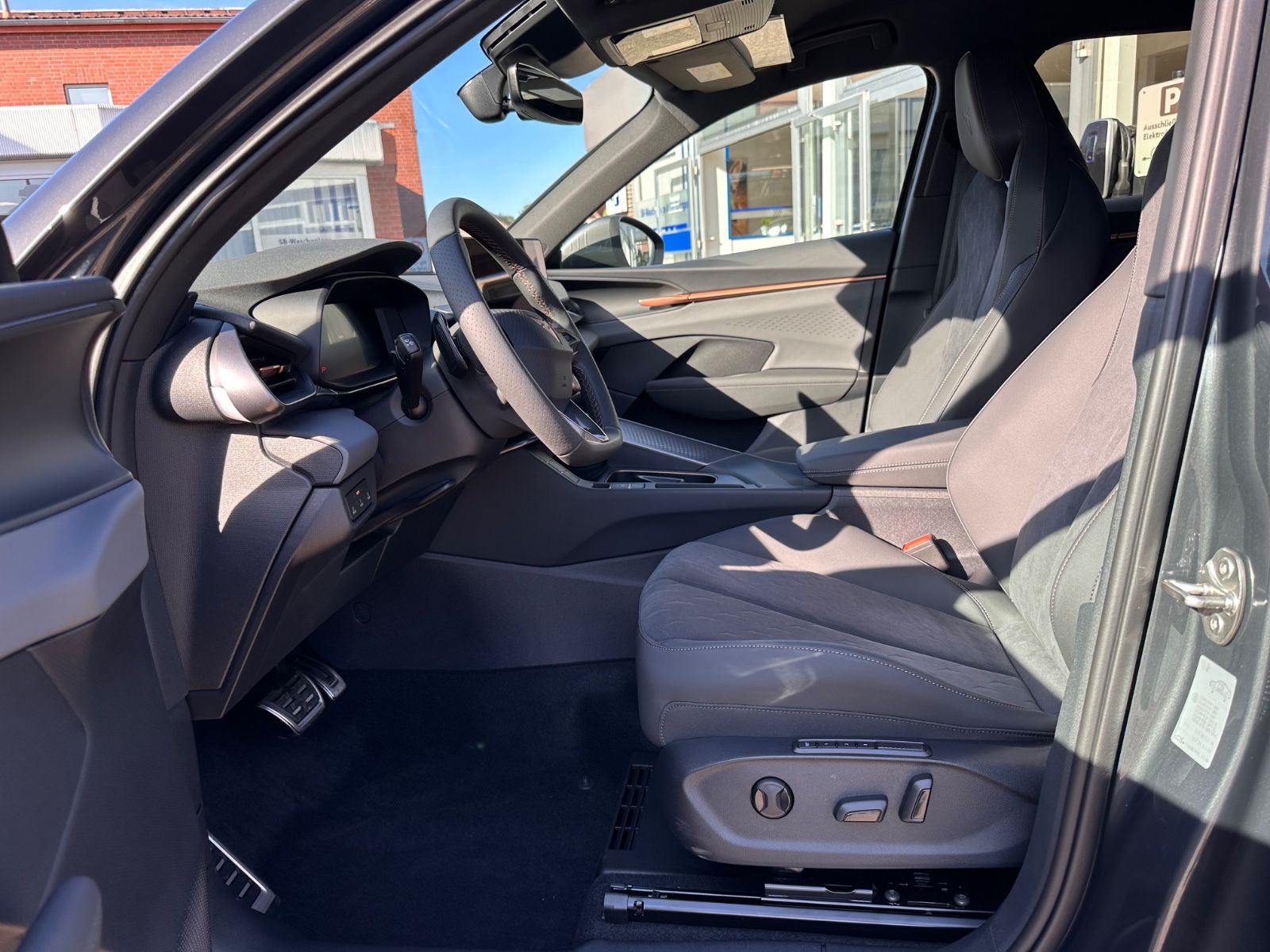 Fahrzeugabbildung CUPRA Terramar 1.5 eTSI AHK/ACC/SHZG/LED/PDC/RFK