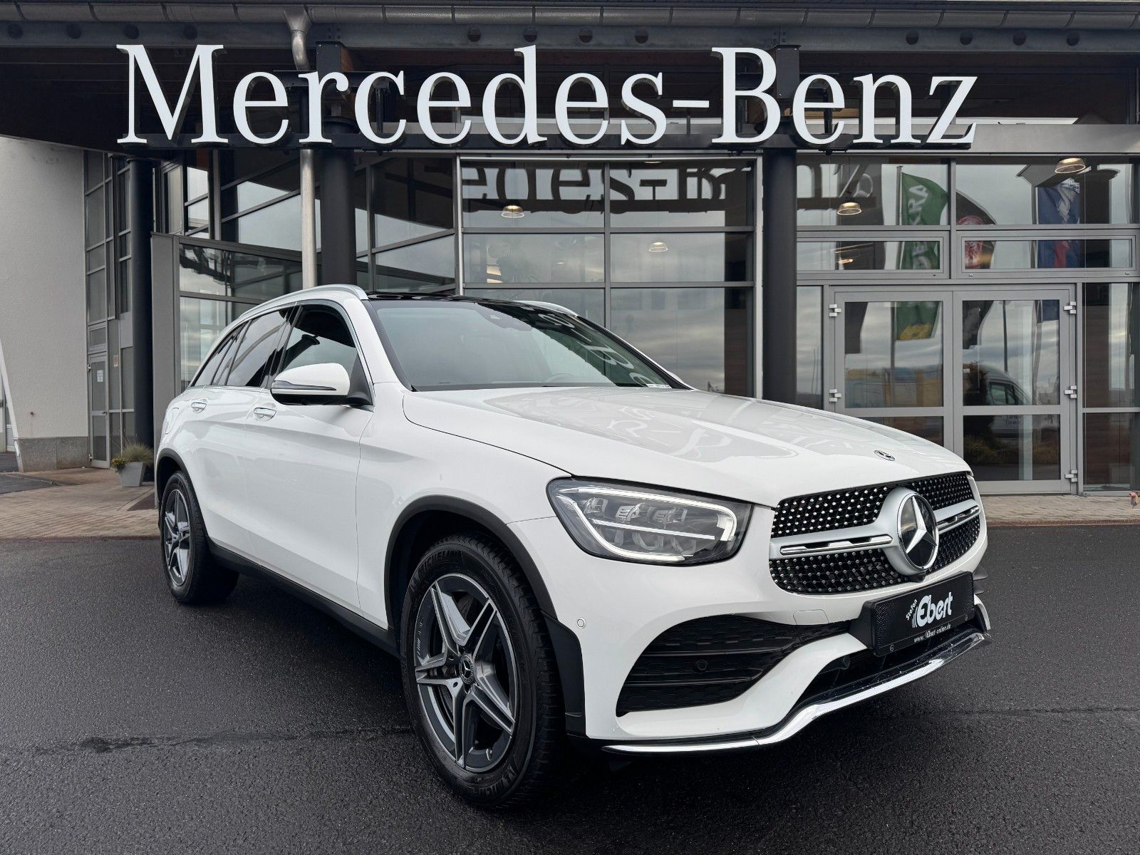 Fahrzeugabbildung Mercedes-Benz GLC 200 4M AMG+Pano+Distr+StandH+AHK+360+HUD