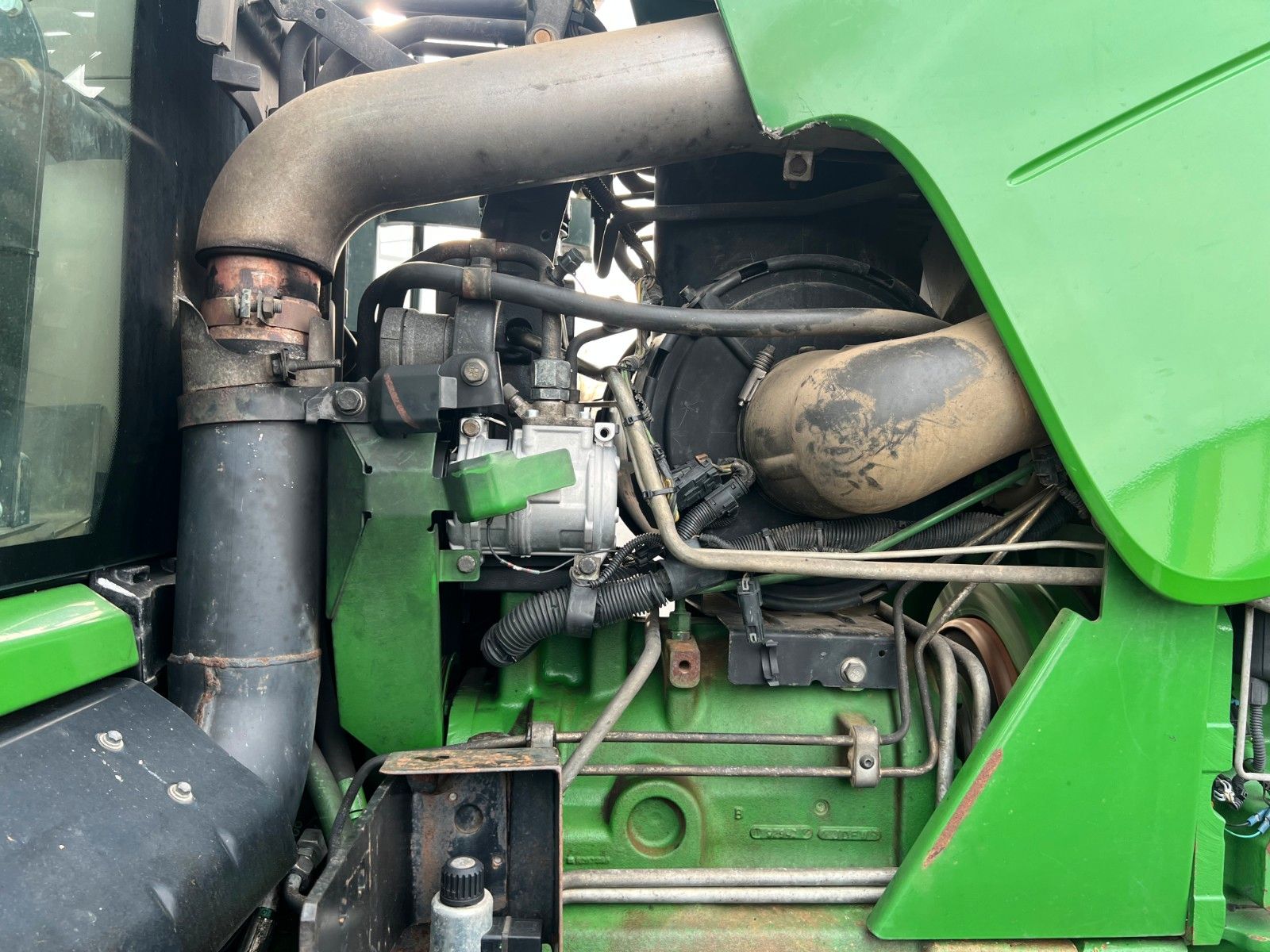 Fahrzeugabbildung John Deere 8295 R / kein AdBlue / Rückfahreinrichtung