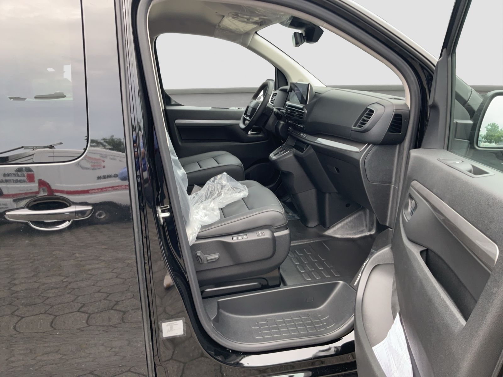 Fahrzeugabbildung Fiat Scudo L3 177 PS Multicab Automatik Leder AHK