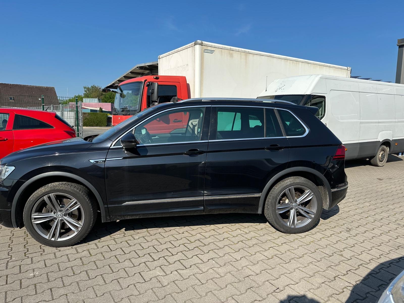 Volkswagen Tiguan Highline R-Line 4Motion ACC DSG Pano LED