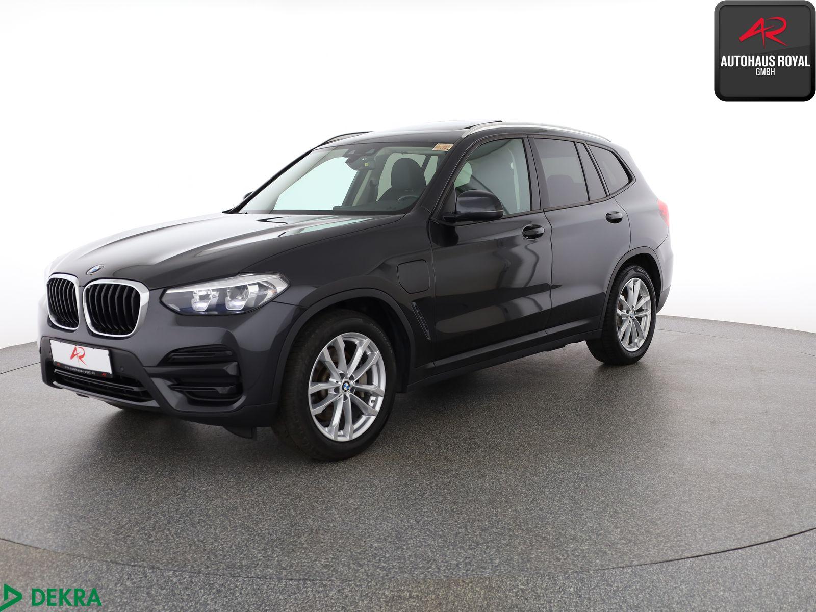 BMW X3 xDrive30e PANORAMA,KEYLESS,SCHECKHEFT,19Z