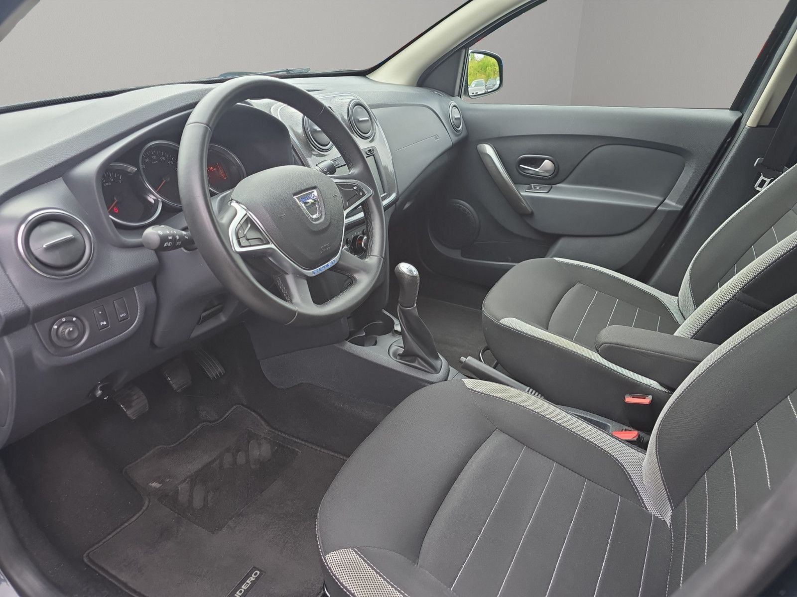 Fahrzeugabbildung Dacia Sandero II Stepway Prestige Kamera Navi Media