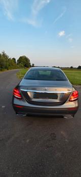 Mercedes-Benz E 220 d Autom. SD - Mercedes-Benz E 220 Gebrauchtwagen in Frankfurt