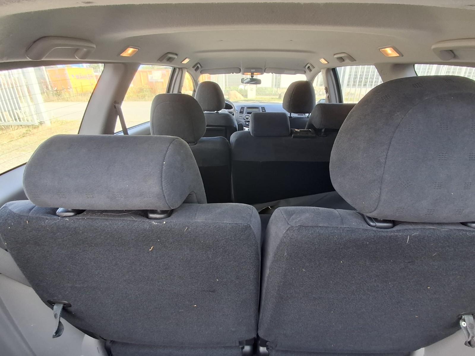 Mitsubishi Grandis 2005 — photo 16