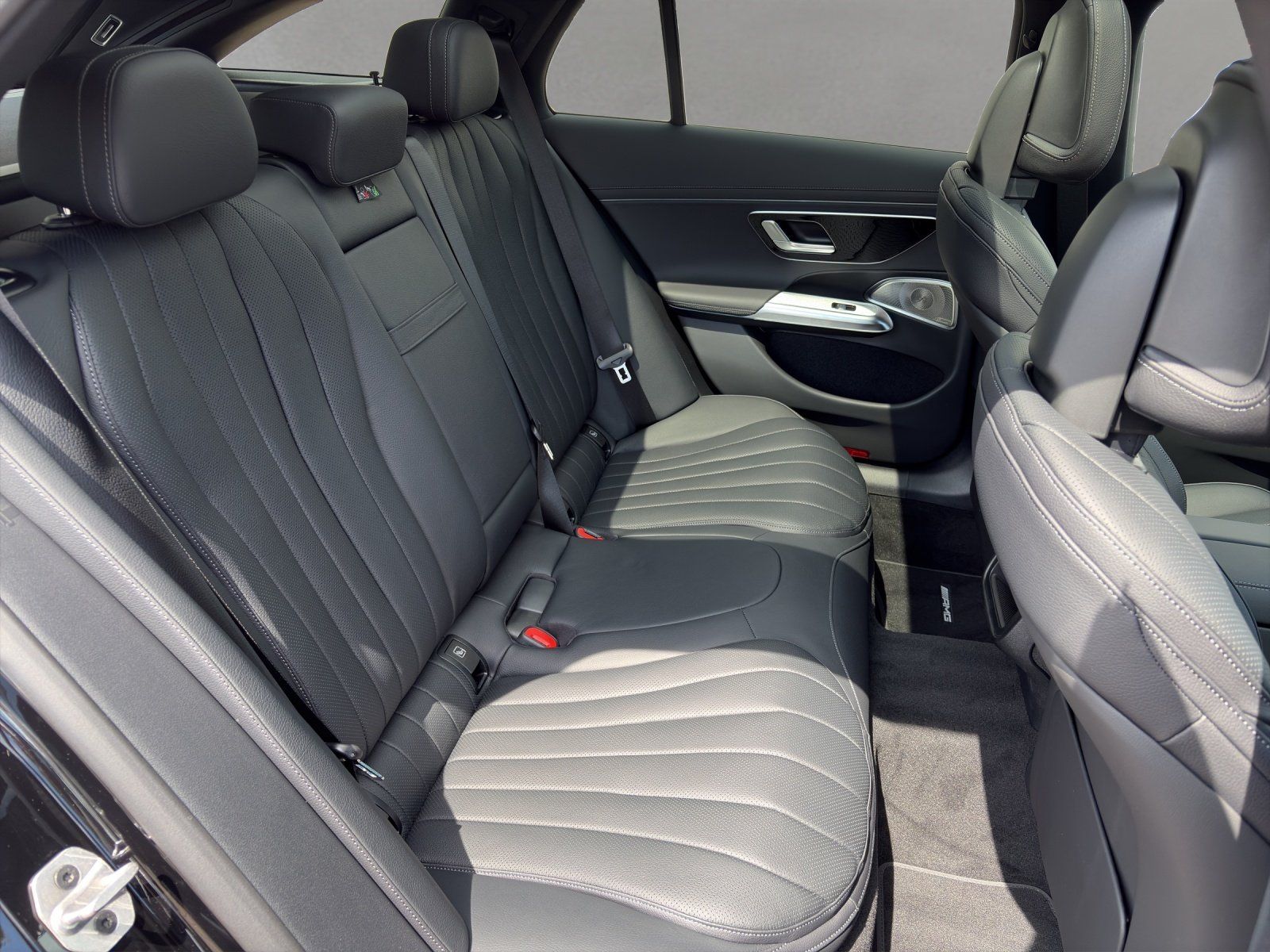 Fahrzeugabbildung Mercedes-Benz E 450 d 4M AMG Head Up Airm Distr Digi Burm AHK