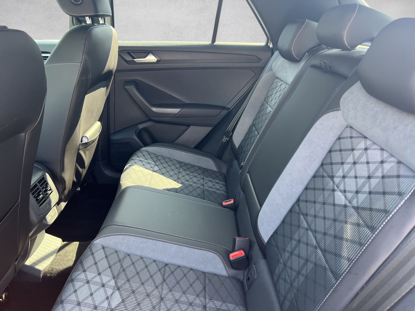 T-Roc R-Line 1.5 TSI DSG Standhzg.