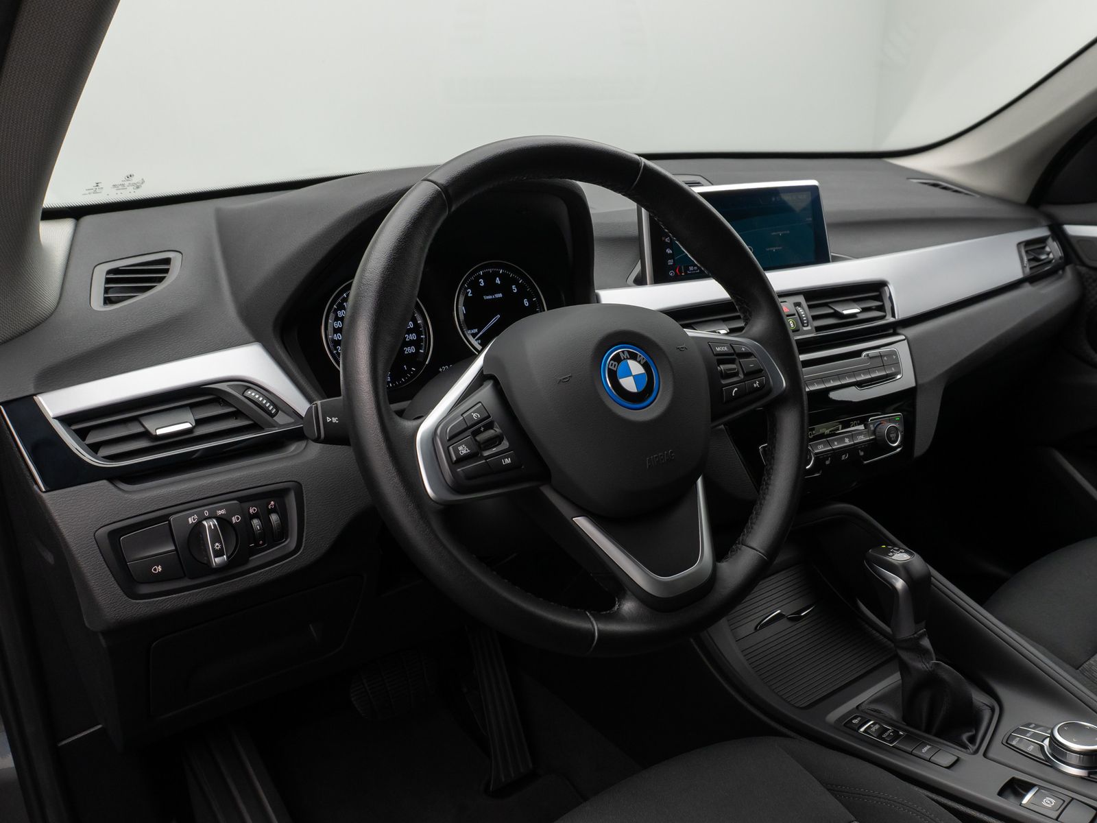 Fahrzeugabbildung BMW X1 xD25e DAB PDC Navi Lordos Geschwindigkeitsre