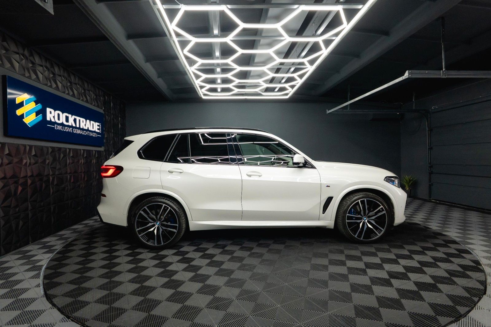 Fahrzeugabbildung BMW X5 M50i Shadow Line | ACC | Pano | Laser | Sky