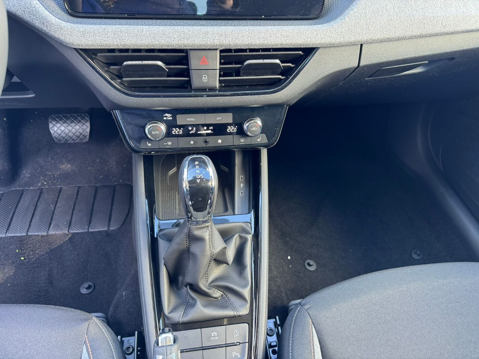 Fahrzeugabbildung SKODA Scala Tour DSG*Matrix*RFK*NAVI*SideAss*ACC*