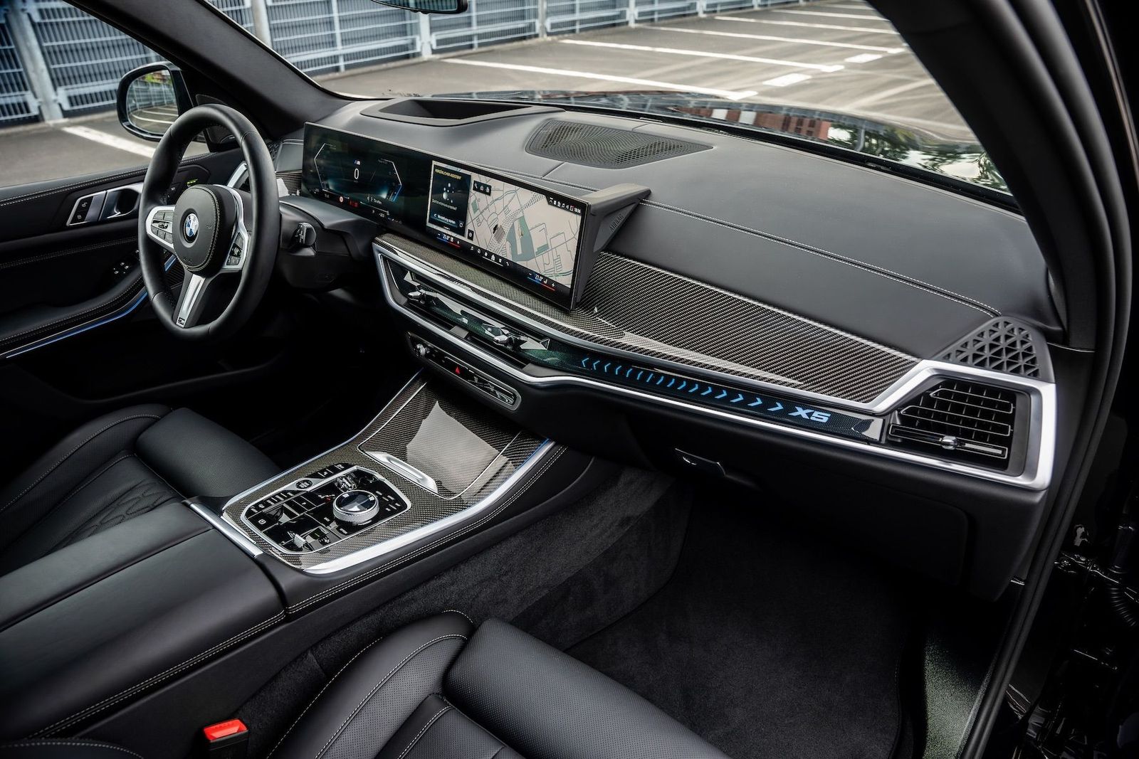 Fahrzeugabbildung BMW X5 40d xD M-SPORT PRO|AHK|MASSAGE|LIFT|CARBON