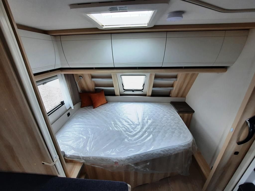 Fahrzeugabbildung Hobby De Luxe 545 KMF Verfüg./Auflastung 2.000 Kg