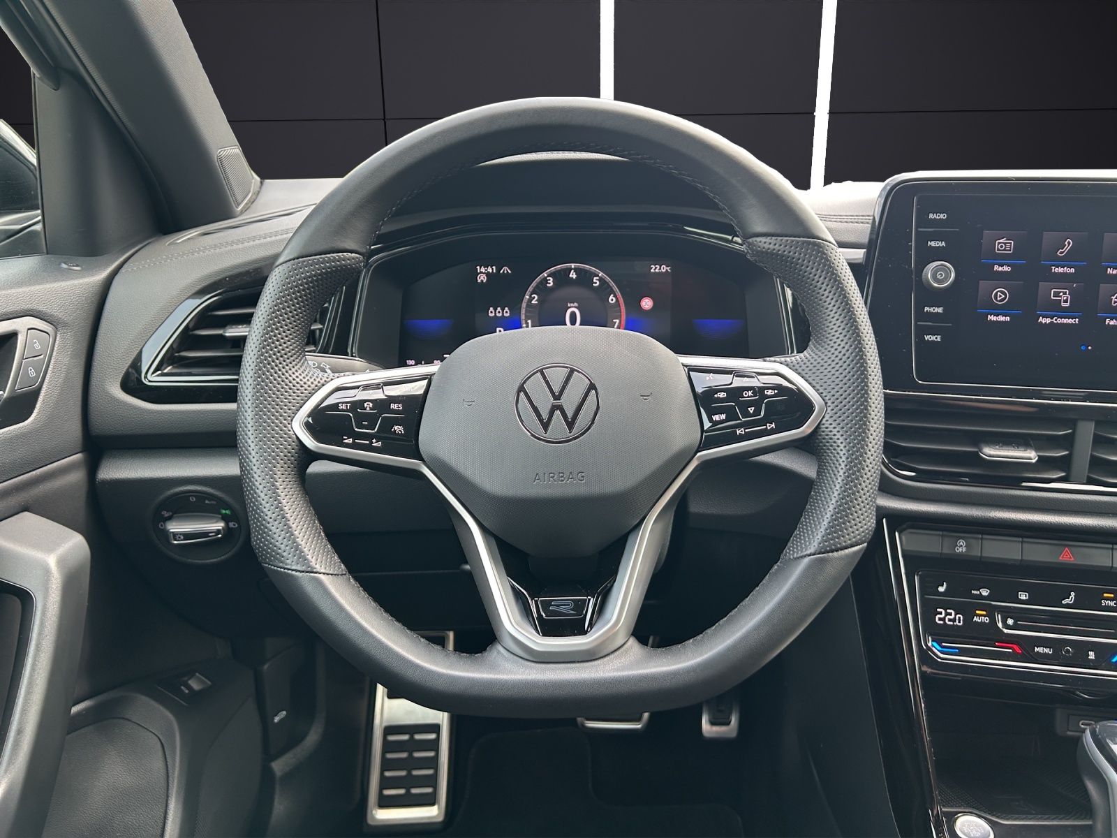 Fahrzeugabbildung Volkswagen T-Roc 2.0 TSI R-Line 4M MATRIX Standh.