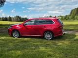 Mitsubishi Plug-in Hybrid Outlander - rote Mitsubishi Plug-in Hybrid Outlander
