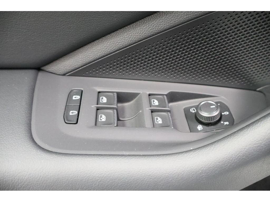 Volkswagen Passat Variant 1.5 eTSI Business DSG Navi Matrix foto 20