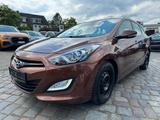 Hyundai i30 1.6 cw *NEUES MODELL*PANO*SHZ*Klima*T.Leder - Hyundai i30 aus 2012 mit Diesel-Antrieb: Kombi