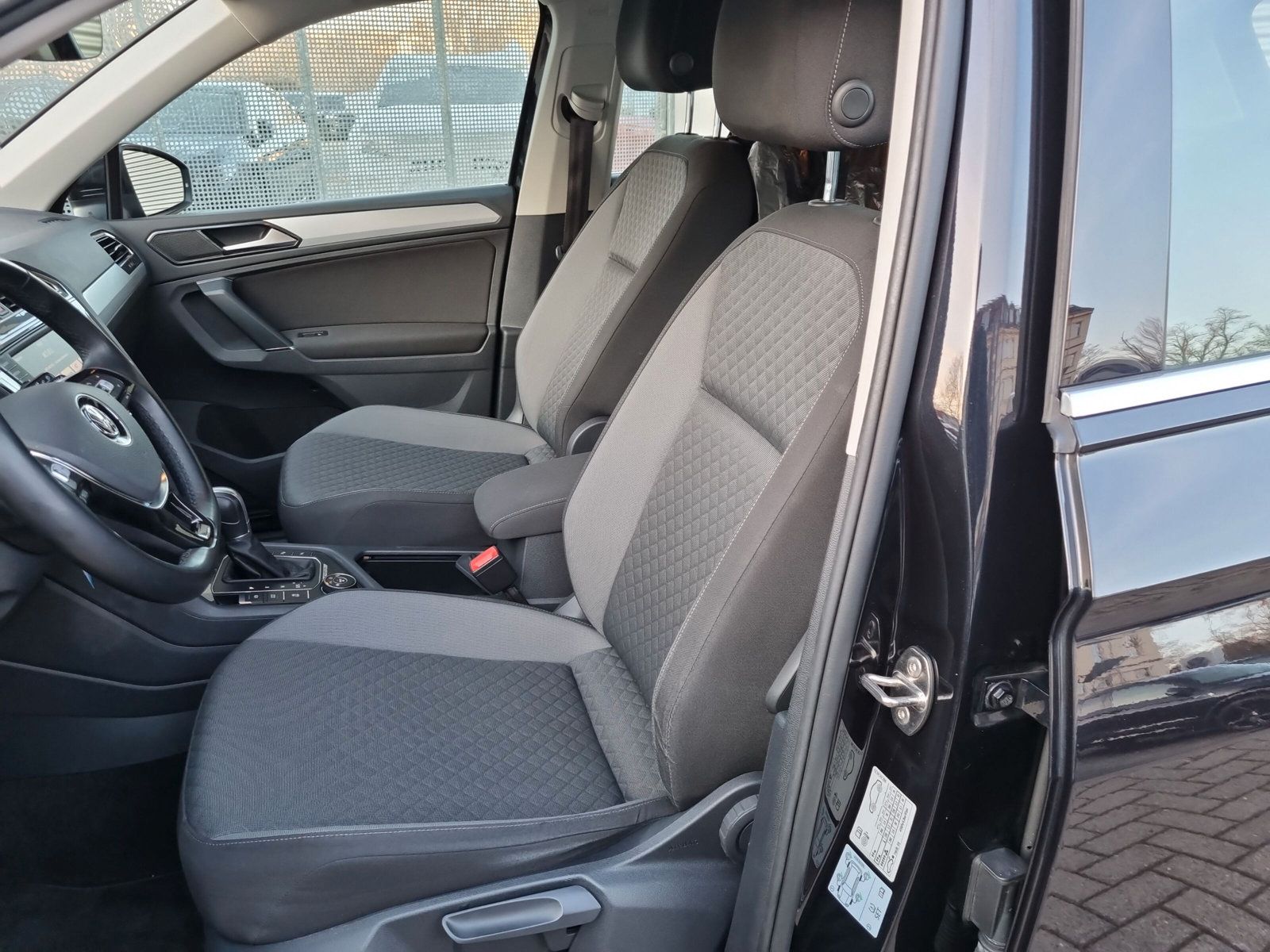 Fahrzeugabbildung Volkswagen Tiguan 2.0 TDI DSG 4M LED ACC eKLAPPE KAMERA