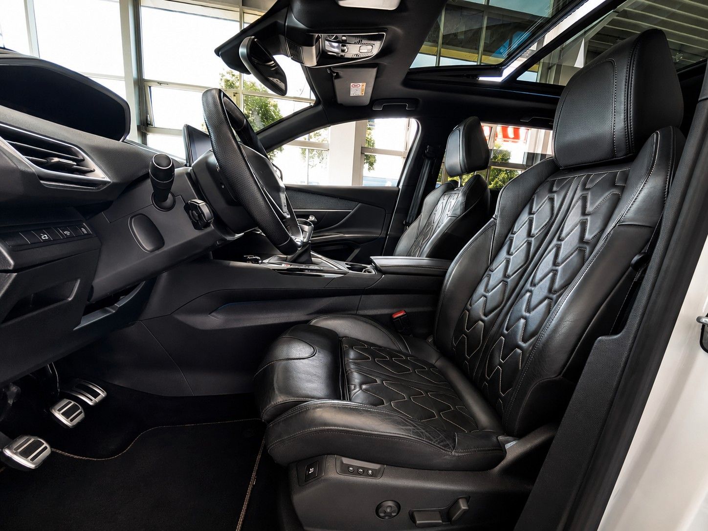 Fahrzeugabbildung Peugeot 5008 GT-LINE LEDER NAVI PANORAMA LED AHK 7-SITZE