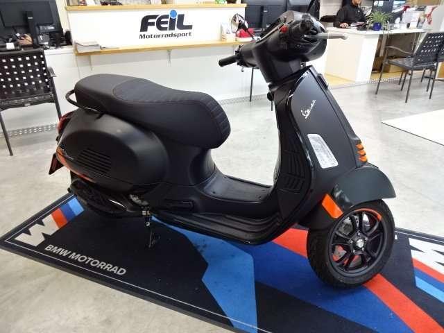 Vespa GTS Super Sport 310 E5+ schwarz - Neufahrzeug