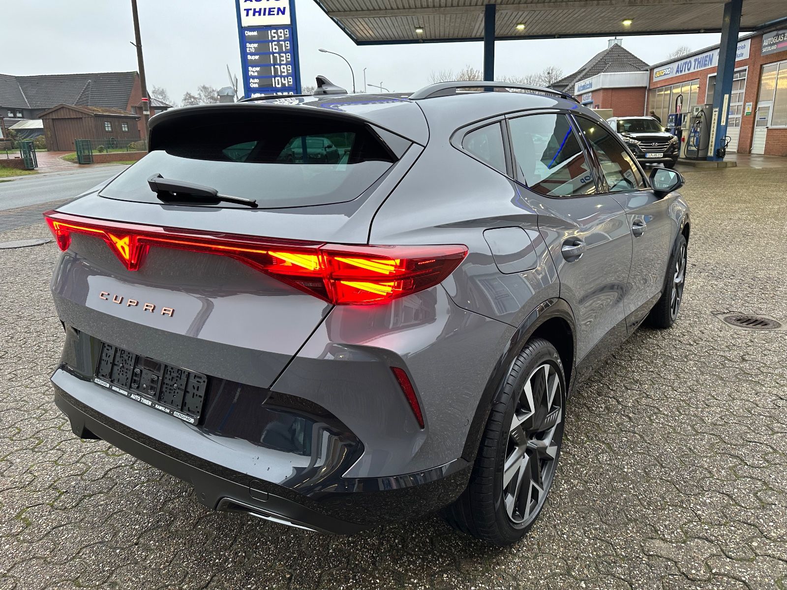 Fahrzeugabbildung CUPRA Formentor 1.5 eTSI DSG Pano/AHK/ACC/Navi/360°