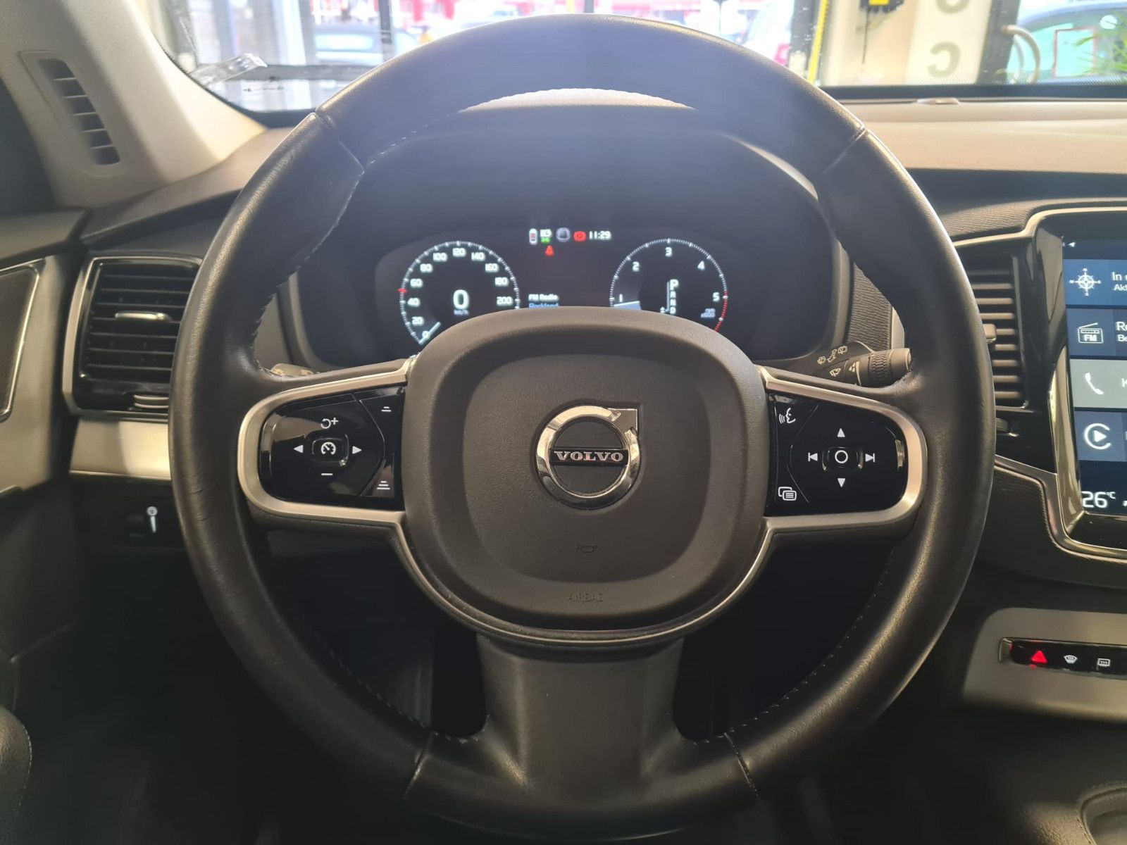 Fahrzeugabbildung Volvo XC90 Momentum AWD / LEDER / LED / NAVI /AHK 2,7t