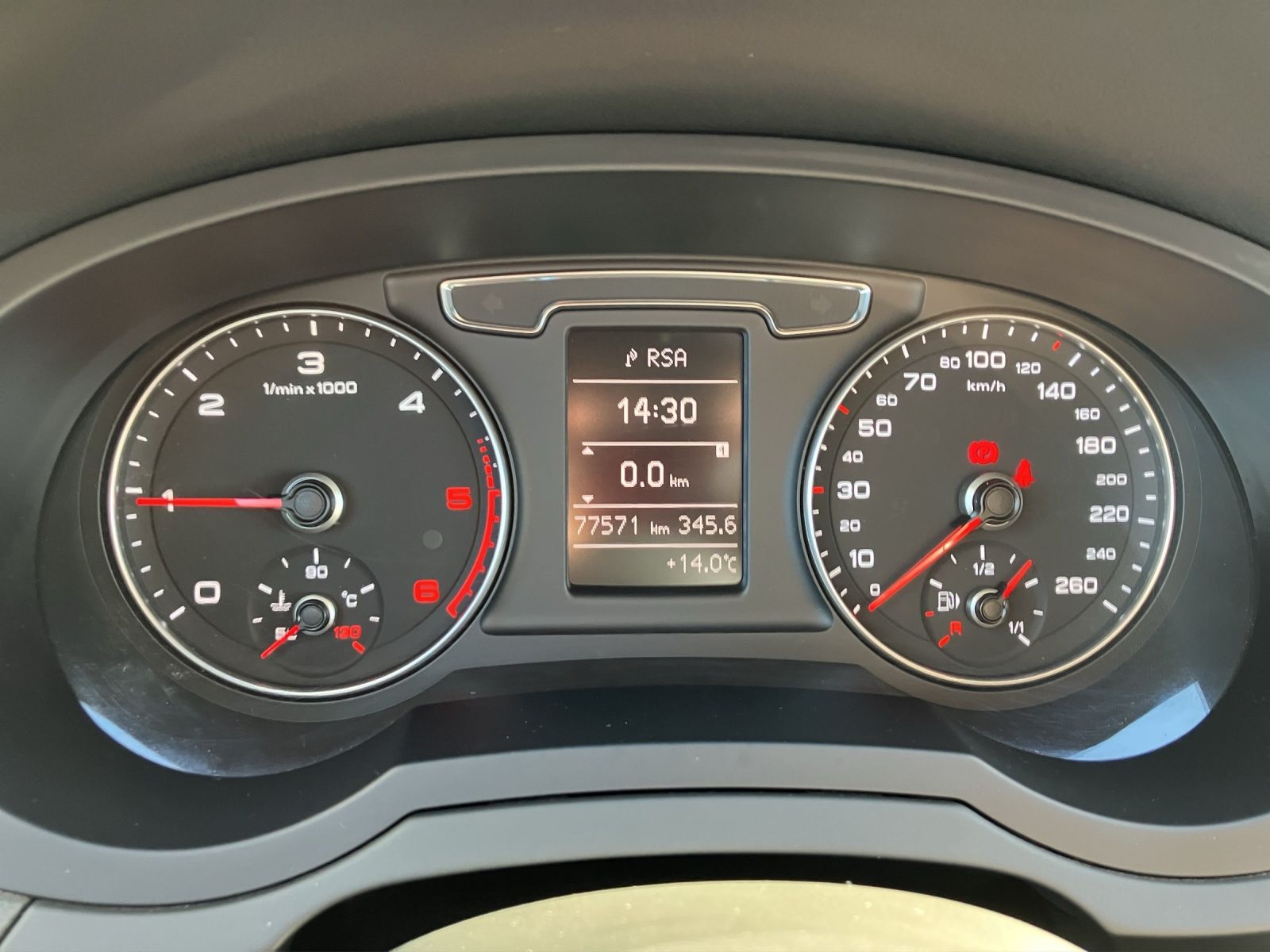 Fahrzeugabbildung Audi Q3 2.0 TDI sport AHK Xenon SHZ