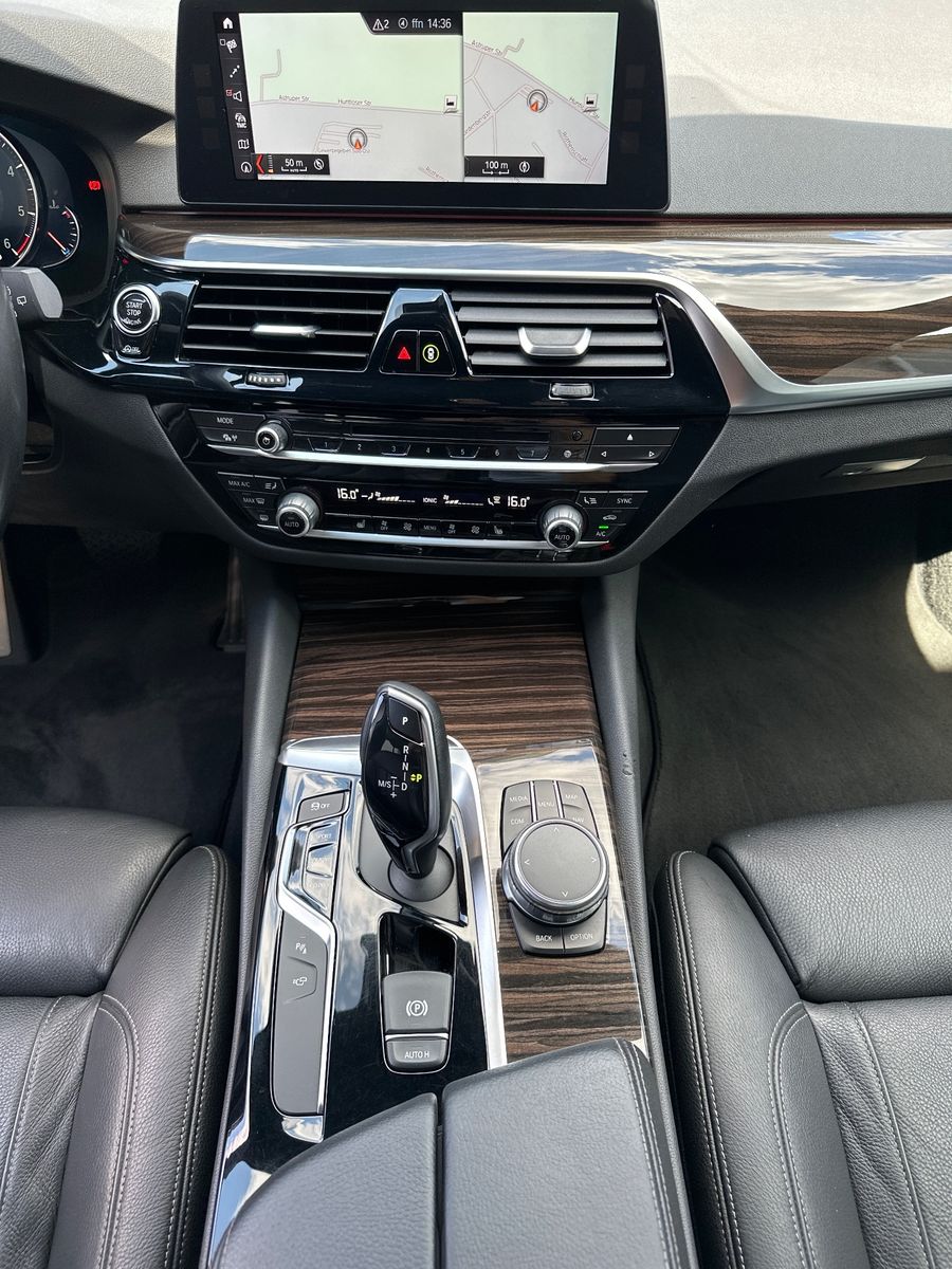 Fahrzeugabbildung BMW 520d xDrive Touring NAV+LED+SHZ+HEAD-UP+ACC+H&K