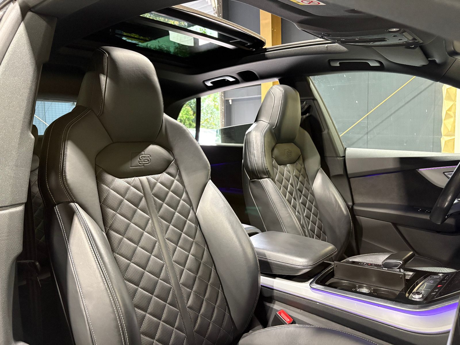 Fahrzeugabbildung Audi Q8 50 TDI quattro/PANO/NACHTSICHT/MEMORY/APPLE/