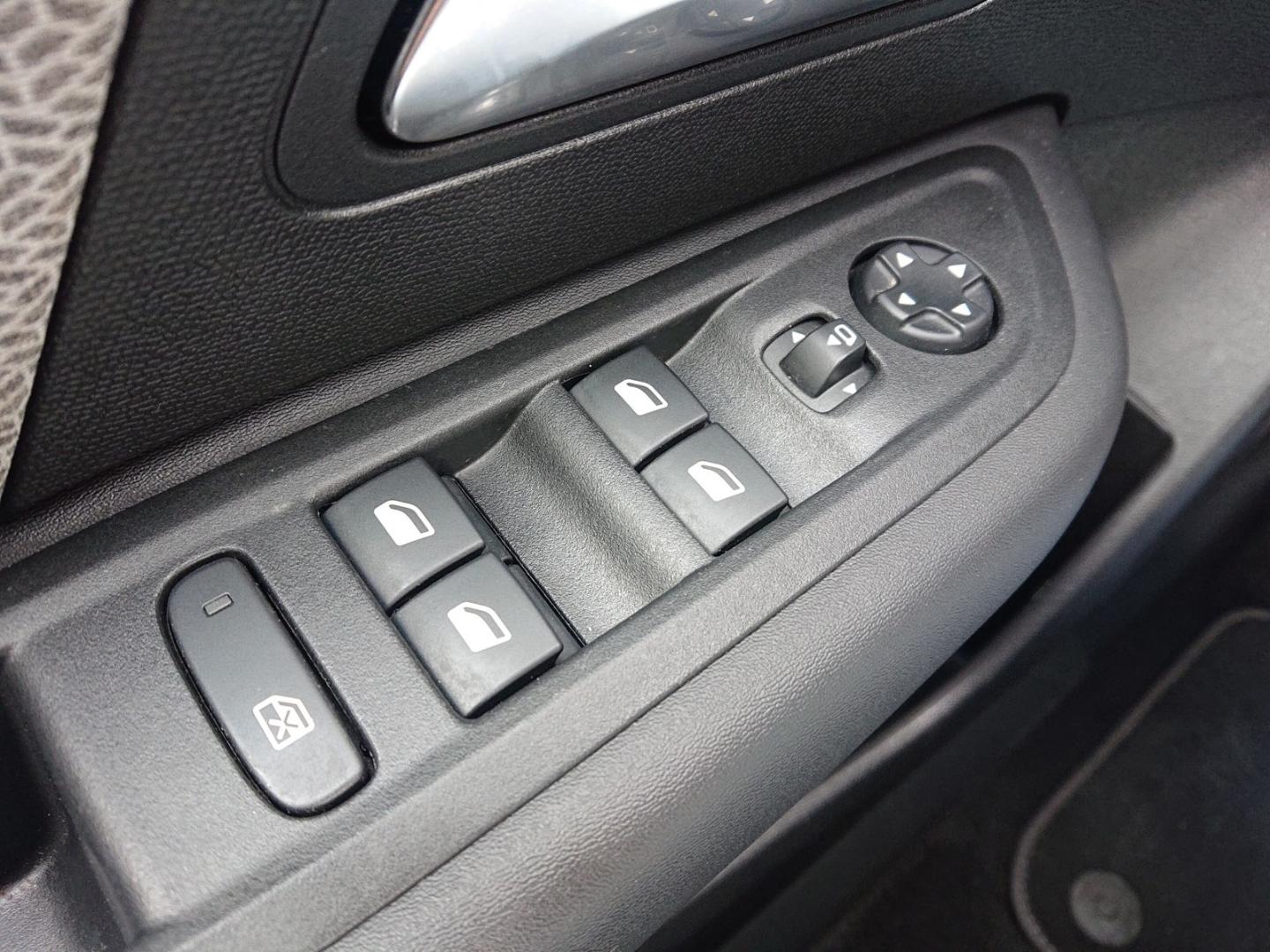 Citroën e-C4 156 e-Series SHZ Navi Kamera Apple CarPlay 
