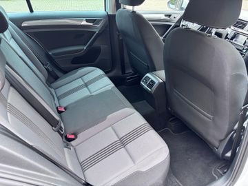Volkswagen Golf - 10