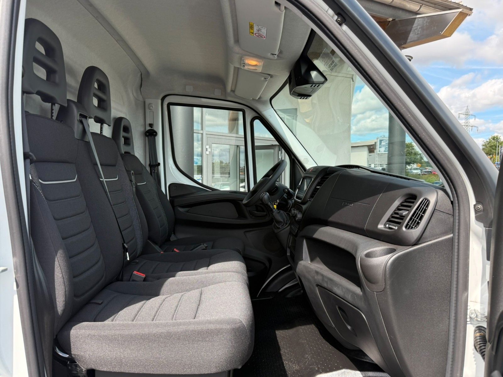 Fahrzeugabbildung Iveco Daily 35S14 V Y ASC-Ausbau Kastenwagen *R 3.520*