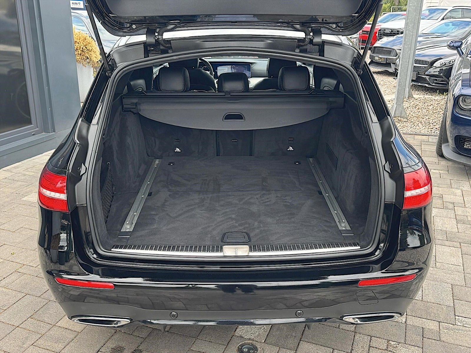Fahrzeugabbildung Mercedes-Benz E 350d 4Matic AMG Night Paket*ACC*LED*BURMESTER*