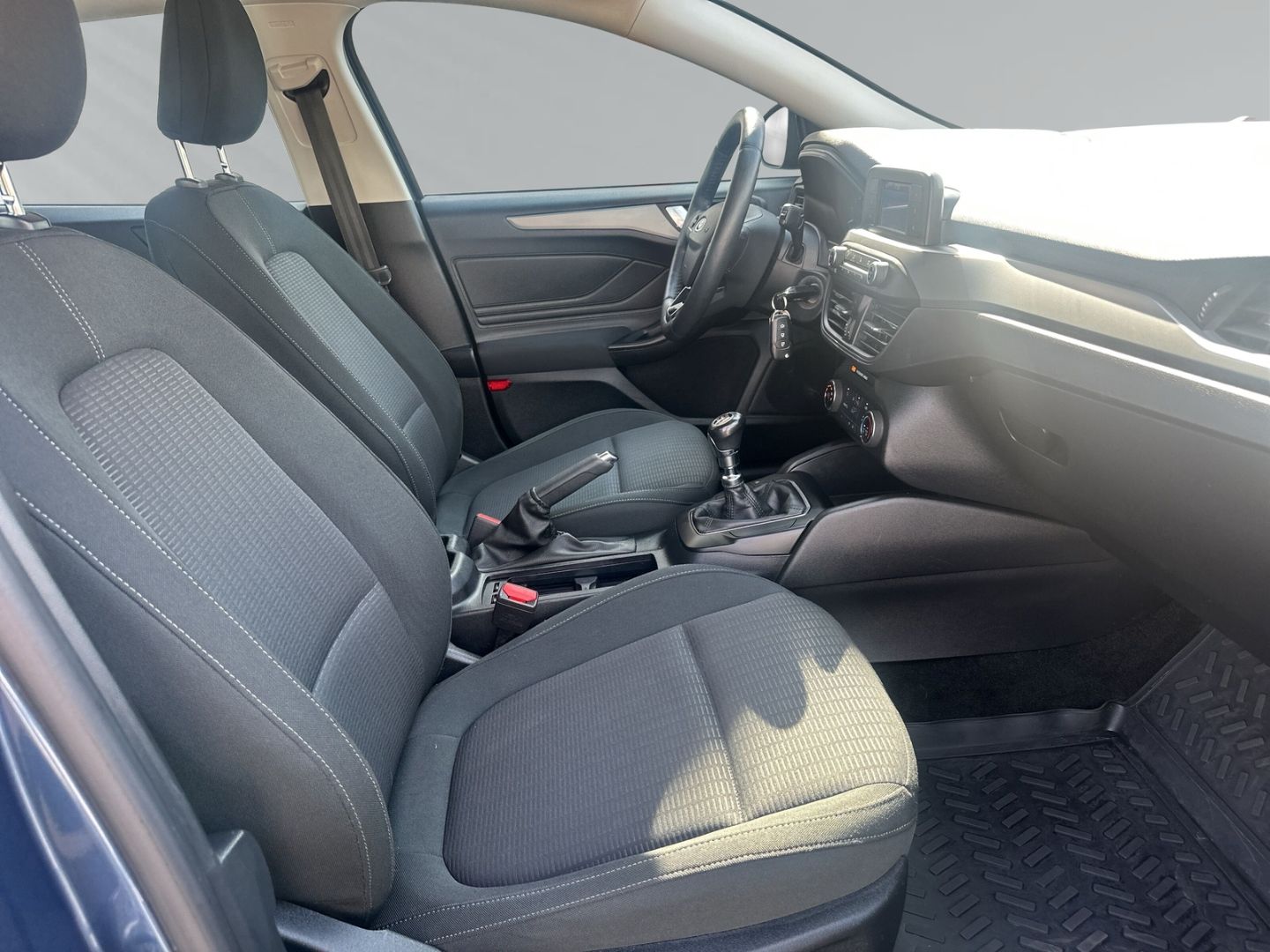 Fahrzeugabbildung Ford Focus Turnier + Sitzheizung +Lenkradheizung +Spu
