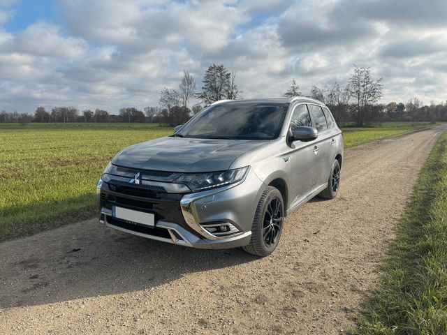 Mitsubishi Outlander 2.4 MIVEC PLUG-IN HYBRID 4WD Plus ...