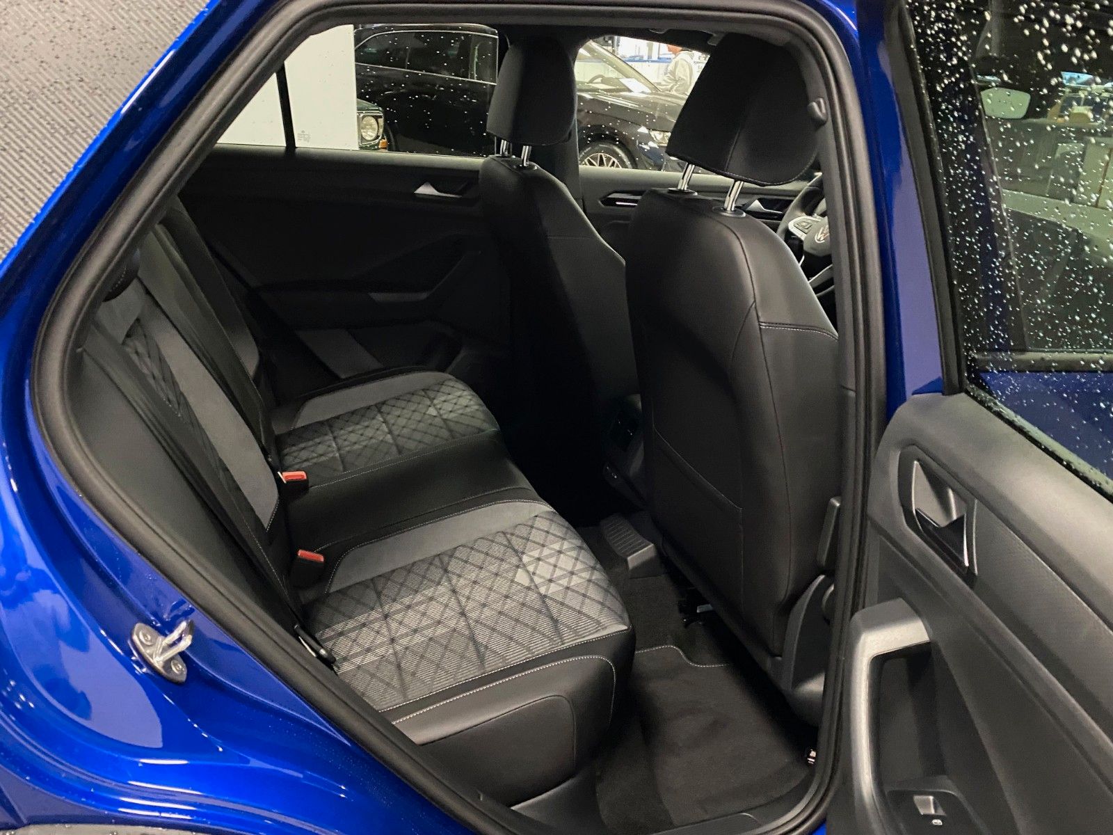 Fahrzeugabbildung Volkswagen T-Roc 1.5 TSI DSG R-Line+ACC+AHK+19 ZOLL ALUFELG