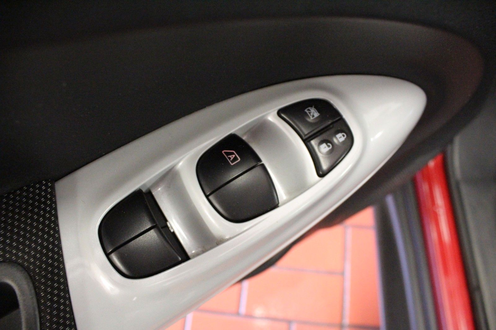 Fahrzeugabbildung Nissan Juke    1.2 DIG-T  N-Connecta 4x2  AHK