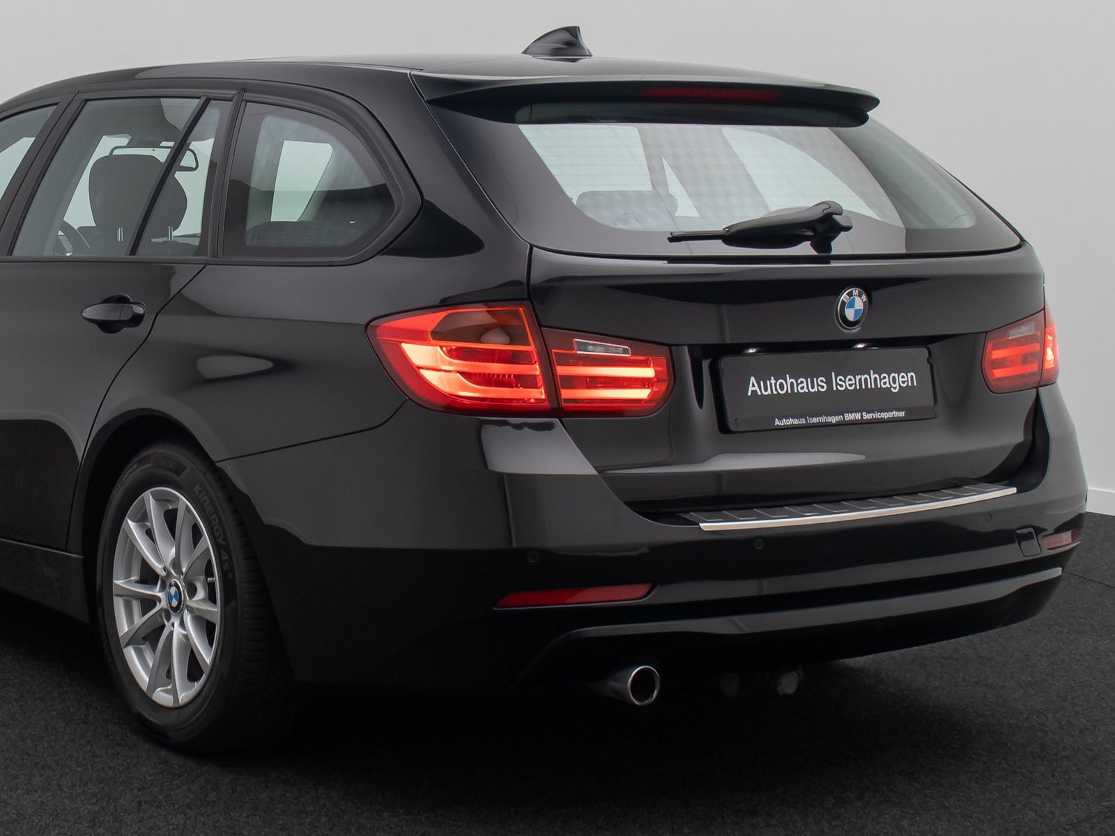 Fahrzeugabbildung BMW 320d PDC Panorama NaviBusiness KlimaAut Regensen