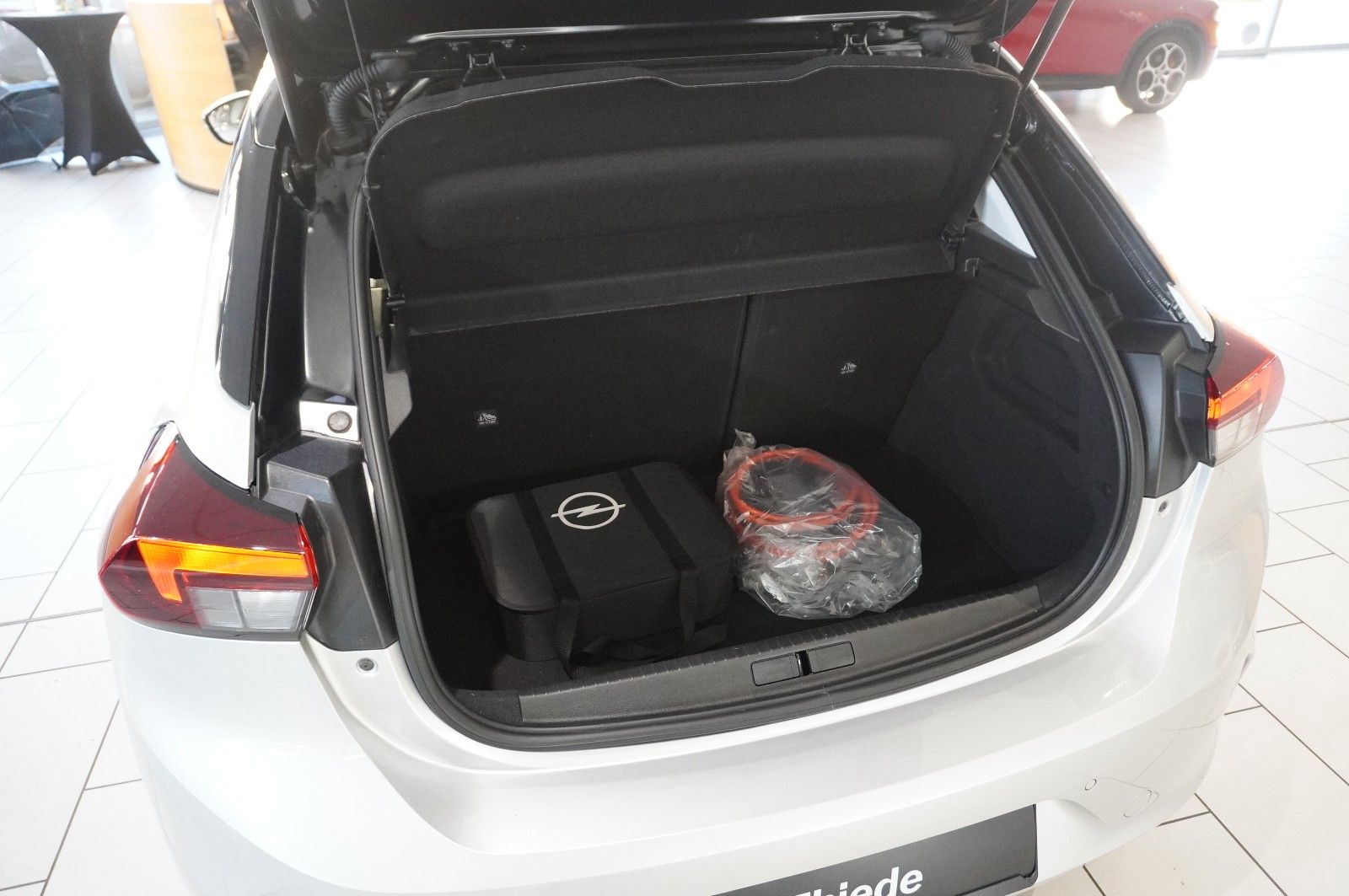 Fahrzeugabbildung Opel Corsa-e ELEGANCE 3-PHASIG NAVI/LED/KAMERA/SH/DAB