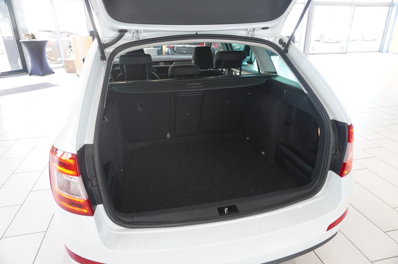 Fahrzeugabbildung SKODA Octavia Combi 1.8 TSI STYLE DSG NAVI/LED/SHZ/DAB