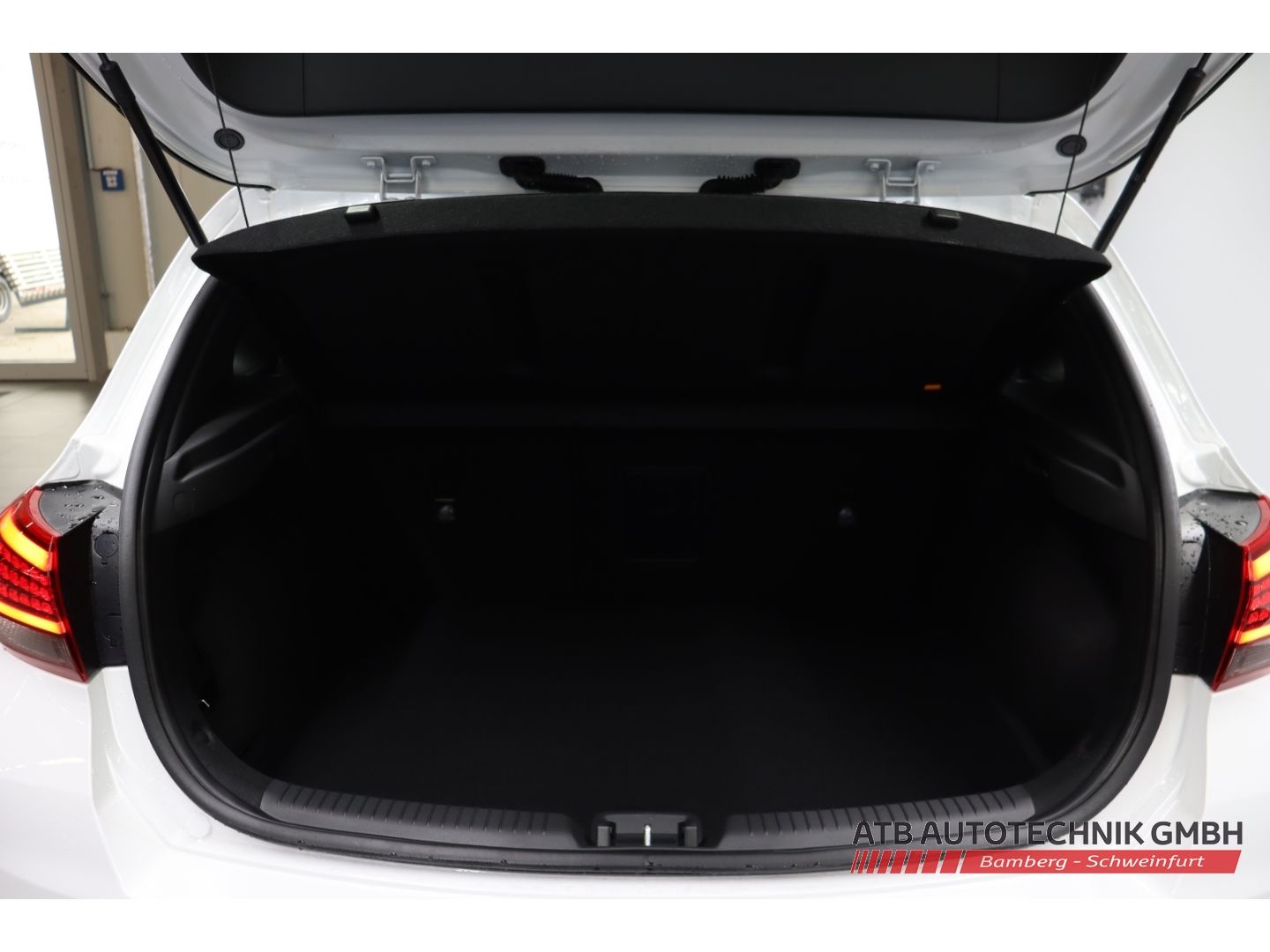 Fahrzeugabbildung Hyundai i30 MY26 N-Line 1.6 T-GDI 150 PS 7-DCT 2WD Navi