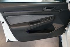 VW Golf 2.0 TDI R-Line | Pano | Matrix | Navi | ACC VW Golf 2.0 TDI R-Line | Pano | Matrix | Navi | ACC