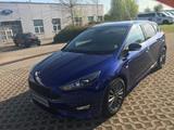 Ford Focus ST-Line+Xenon+PDC+NAV+DAB+Klimatronik+LMF+ - Ford Focus mit Benzin-Antrieb: Blau, Limousine